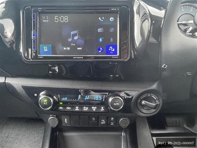 Vehicle photo 12