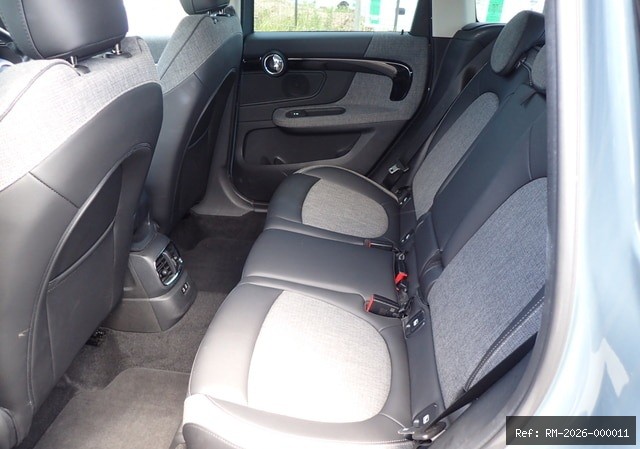 Vehicle photo 26