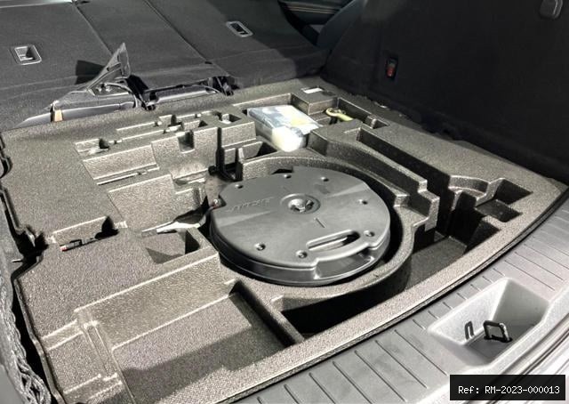 Vehicle photo 24