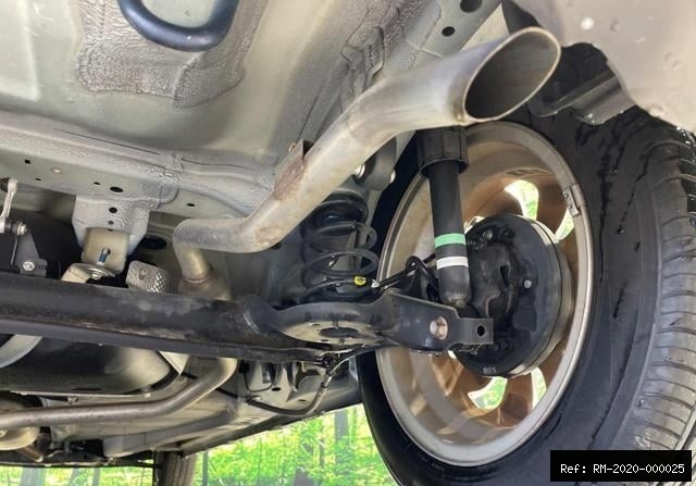 Vehicle photo 28