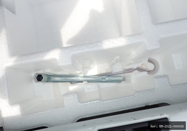 Vehicle photo 30